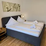 Kern Apartment *